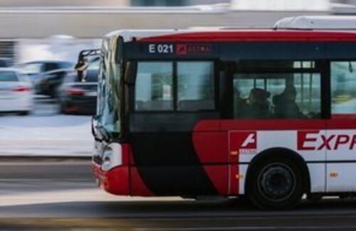 Разрешить водить автобусы с 18 лет предложили в Казахстане