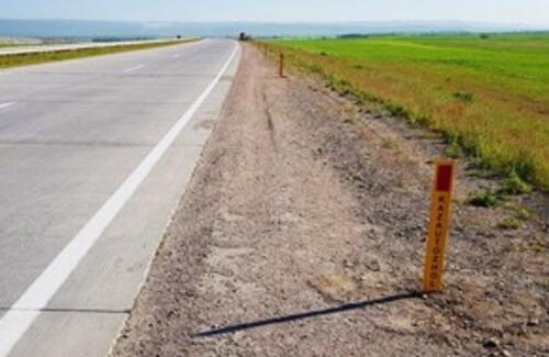 На казахстанских дорогах впервые установили светосигнальные катафоты