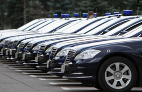 Казахстанским чиновникам запретили покупать иномарки