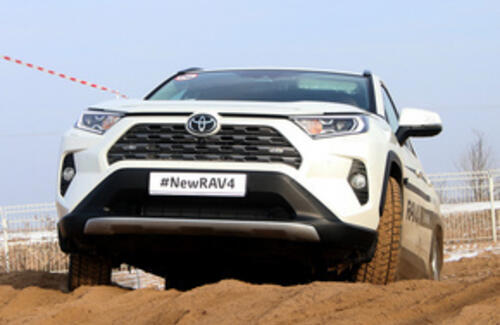 RAV4: Тест-драйв на асфальте и вне дорог