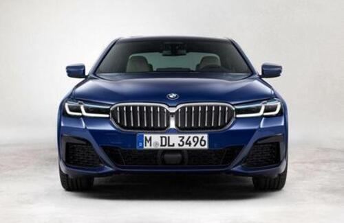 BMW официально представила обновлённую "пятёрку"