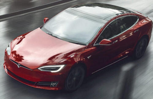 Tesla представила самый быстрый электромобиль