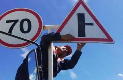 Половина дорожных знаков в Казахстане не соответствуют нормам