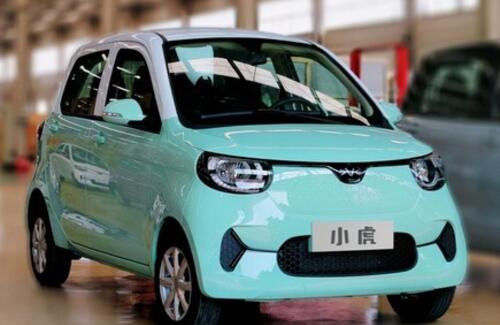 Самый дешевый в мире электромобиль представили в Китае